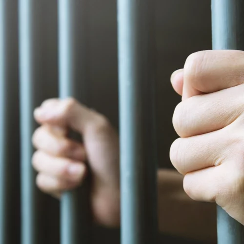 Σύλληψη μοντέλου με κοκαΐνη: Η μητέρα της 29χρονης μιλάει για πρώτη φορά - ''Κατέρρευσε στη φυλακή''