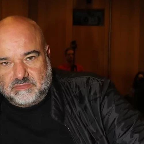 Δίκη Κώστα Κωστόπουλου: Ομόφωνα αθώος ο σκηνοθέτης για την κατηγορία του βιασμού της ηθοποιού Έλενας Αθανασοπούλου