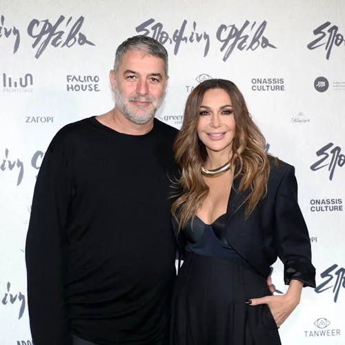 Couple goals για Δέσποινα Βανδή και Βασίλη Μπισμπίκη | Με ταιριαστό look στην πρεμιέρα του ηθοποιού