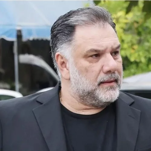 Ο Γρηγόρης Αρναούτογλου μιλάει την περίοδο προεφηβείας του γιου του | "Φωνάζει στα καλά καθούμενα, χωρίς λόγο"