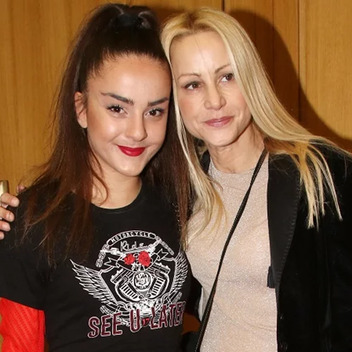 Ευτυχισμένοι μαζί | Η Ζένια Μπονάτσου ανέβασε άγνωστες φωτογραφίες με τον μπαμπά της, Βλάση