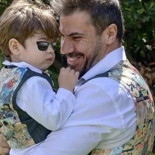 Άκης Πετρετζίκης | Το ξεκαρδιστικό στιγμιότυπο με τον γιο του Αχιλλέα που αξίζει να δεις