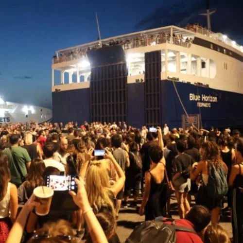Με καθυστέρηση περίπου έξι ωρών απέπλευσε το Blue Horizon λόγω διαμαρτυρίας πολιτών