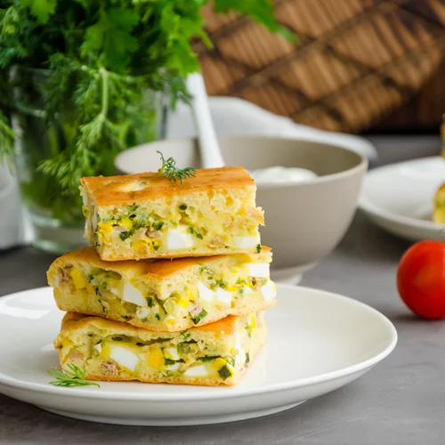 Η εύκολη πίτα που θα πάρεις μαζί σου στην παραλία | Χωρίς φύλλο με γιαούρτι και λίγα υλικά