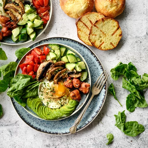 Πώς τρέφονται οι αιωνόβιοι; Έξι καθηγητές του ΕΚΠΑ δίνουν διατροφικές συμβουλές