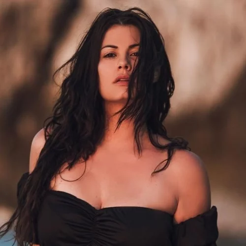Μαρία Κορινθίου | Λέει "όχι" στο photoshop και ποζάρει με σέξι μαγιό