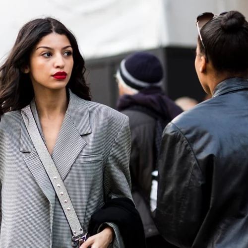 Τι χρειάζεσαι στη φθινοπωρινή γκαρνταρόμπα σου σύμφωνα με τις Παριζιάνες