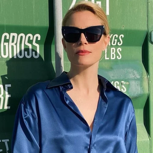 Η Βίκυ Καγιά με γαλάζιο μπικίνι | Το διαχρονικό cover-up που επέλεξε