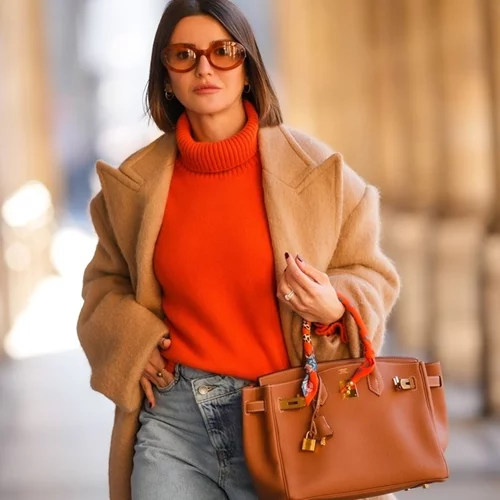 Το μάλλινο τζάκετ από τη Massimo Dutti που φορούν όλα τα Tiktok girls