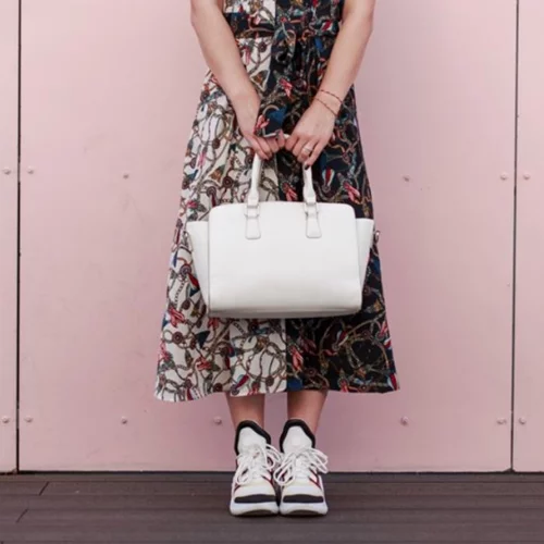 Αυτά είναι τα sneakers της φθινοπωρινής σεζόν που φορούν όλες οι fashionistas