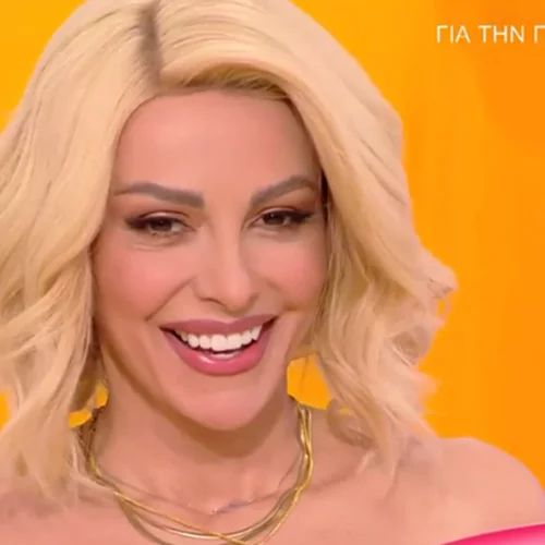 Μπέττυ Μαγγίρα | Έγινε ξανθιά και μας άφησε άφωνους