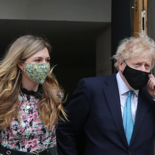 Η Carrie Johnson κάνει μόδα το rental fashion