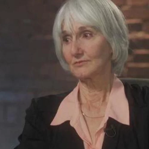 Η μητέρα ανήλικου δολοφόνου σπάει τη σιωπή της μετά από 17 χρόνια