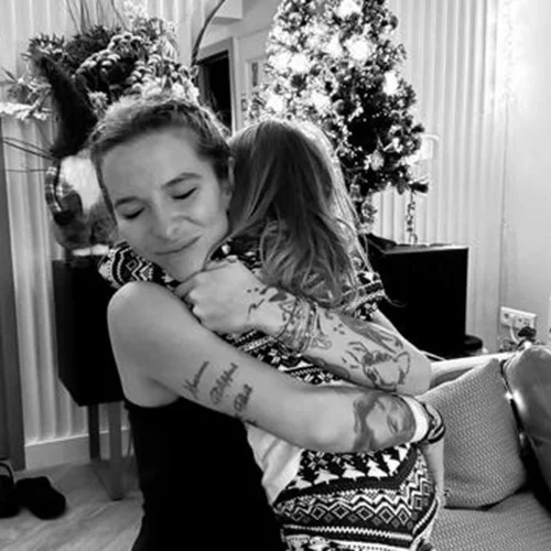 Με τον Νίκο της στην παραλία | Η φωτογραφία της Εριέττας Κούρκουλου Λάτση και το όλο νόημα μήνυμα που έστειλε