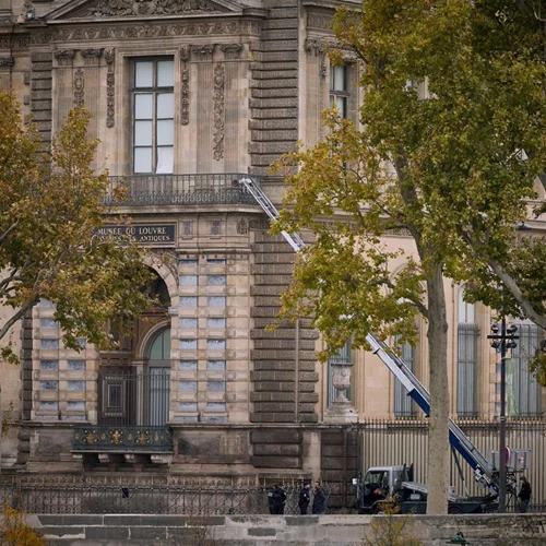 Τα 7 λεπτά που εξέθεσαν το Λούβρο