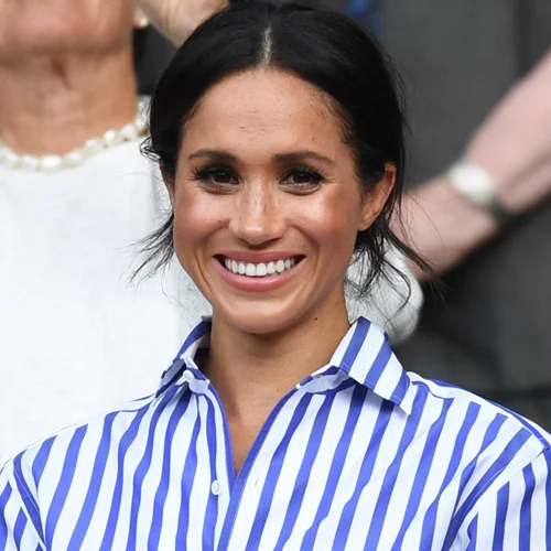 To ριγέ πουκάμισο είναι το hero piece του φετινού φθινοπώρου