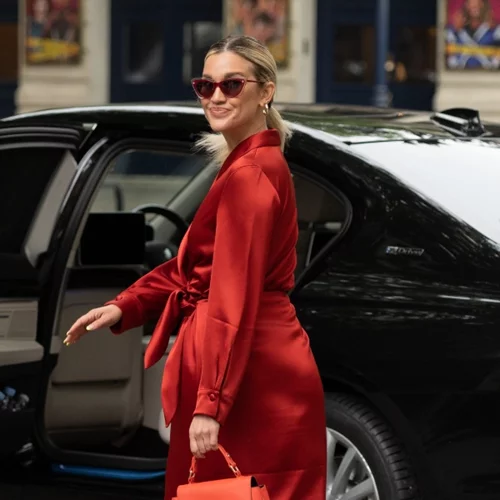 7 midi φορέματα που θα κάνουν το καθημερινό ντύσιμο πιο εύκολο