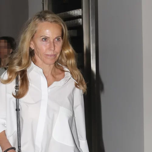 Ελένη Κόκκαλη | Σπάνια εφάνιση στο θέατρο με κομψό σύνολο