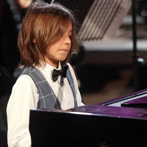 Ο μικρός Στέλιος Κερασίδης σε μια εκπληκτική μουσική συνάντηση με τον "Maestro" Χριστόφορο Παπακαλιάτη