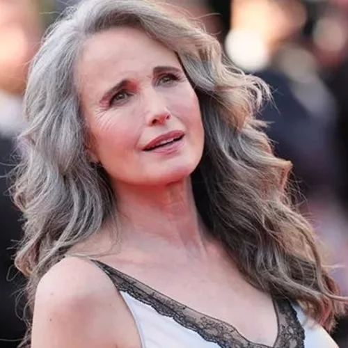 Οι πιο κομψές αποχρώσεις μαλλιών για γυναίκες άνω των 50