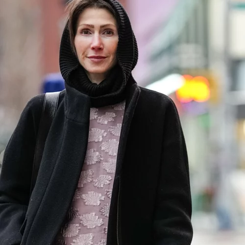 Πώς θα φορέσεις το ροζ μετά τα 50