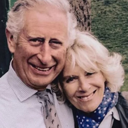 H επιστροφή του βασιλιά Κάρολου | Συμβολική η πρώτη του επίσκεψη- συνάντησε καρκινοπαθείς