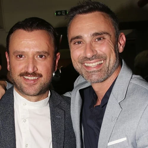 Ο Αργύρης Αγγέλου απαντά στις αντιδράσεις που προκλήθηκαν για τη φωτογραφία με τους πρώην συμπρωταγωνιστές του στην κηδεία του Γεράσιμου Μιχελή