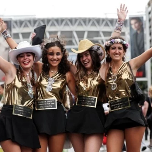 Οι Αμερικανοί χρεώνονται για να αγοράσουν εισιτήρια για συναυλίες, σύμφωνα με έρευνα