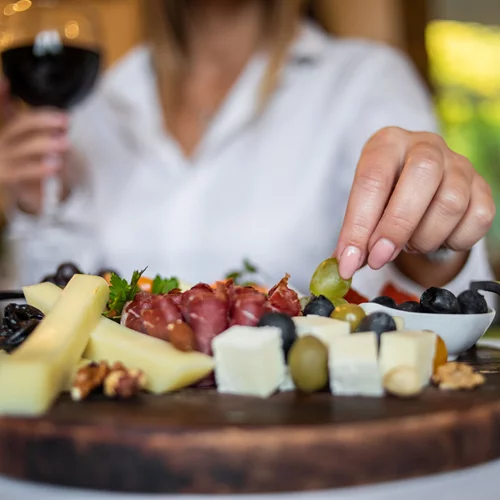 Taste Atlas: Το ελληνικό τυρί που αναδείχθηκε ως το κορυφαίο του κόσμου