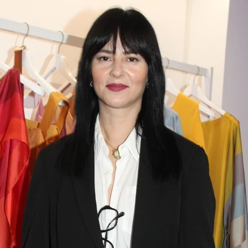 Η Ζενεβιέβ Μαζαρί φόρεσε τα πιο άνετα και σταθερά ψηλοτάκουνα που ταιριάζουν στο office style σου