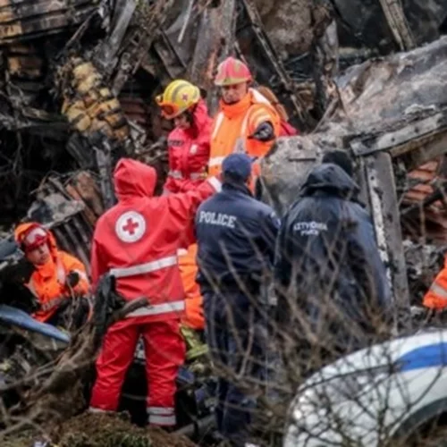 Ράγισαν καρδιές στα Τέμπη | Γέμισε με φοιτητές ο τόπος της τραγωδίας - "Δεν θα σας ξεχάσουμε" (φωτό)