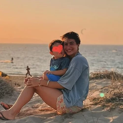 Χρύσα Μιχαλοπούλου & Κίμωνας Κουτσόπουλος | Μαμά και γιος απολαμβάνουν παρέα το πλούσιο πρωινό τους