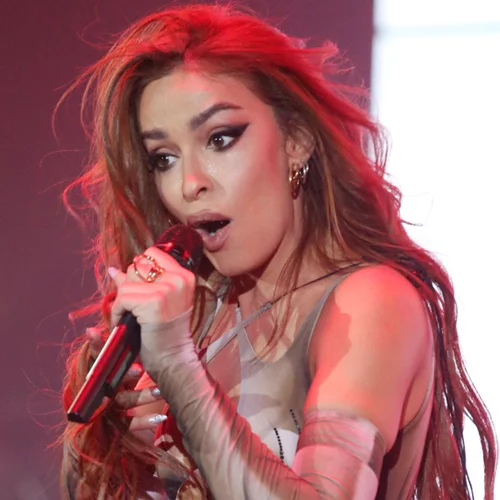 Poli_Ploki | Η Ελένη Φουρέιρα εντυπωσιάζει στο νέο της music video