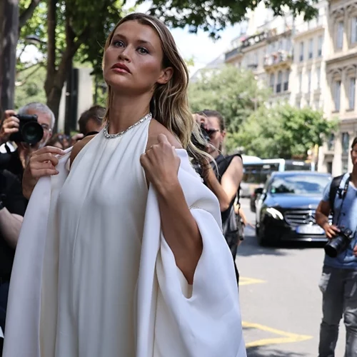 Παντρεύεσαι με πολιτικό γάμο; Σου βρήκαμε το τέλειο λευκό φόρεμα στη Zara
