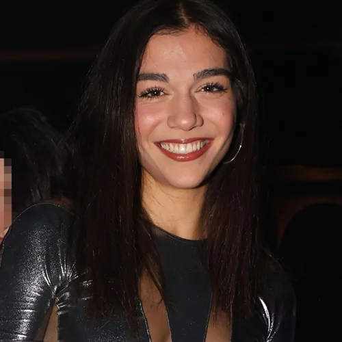 Μελίνα Νικολαϊδη | Με το look που είναι ιδανικό για του Αγίου Βαλεντινου με κομμάτια που όλες έχουμε στην γκαρνταρόμπα μας