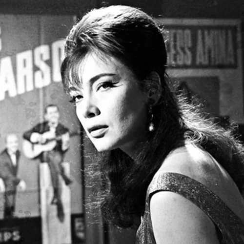 61 χρόνια πριν | Η Τζένη Καρέζη στις Κάννες με το σύνολο που λατρεύουν οι Γαλλίδες