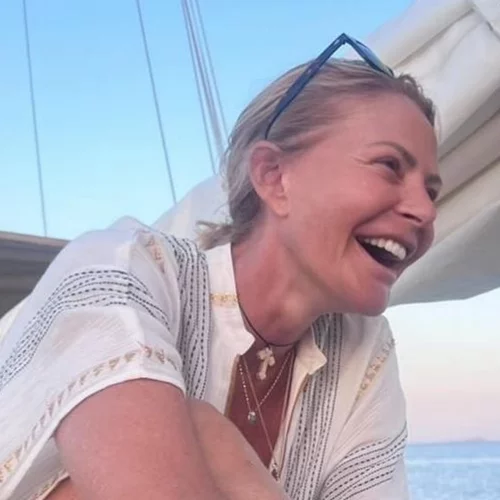 Τζένη Μπαλατσινού | Το φωτογραφικό άλμπουμ της απόδρασής της στην Τήνο