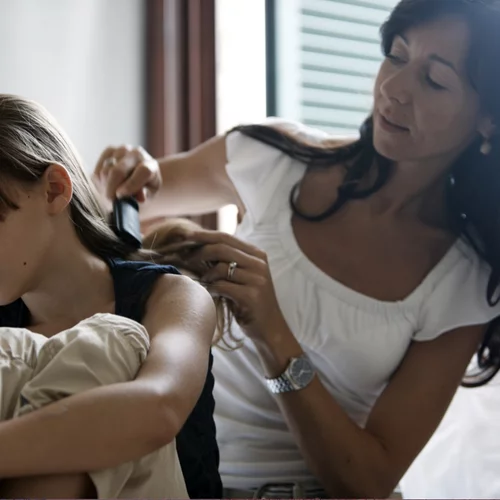 Σύνδρομο Rapunzel | Αφαίρεσαν 700 γραμμάρια τρίχες από στομάχι 14χρονης στη Θεσσαλονίκη