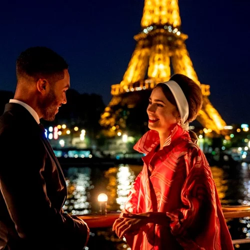 Lily Collins | Η εμφάνιση αλά Brigitte Bardot στην πρεμιέρα του "Emily in Paris"