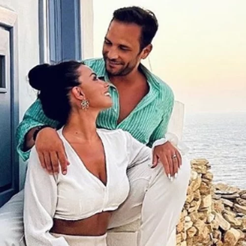 Ευθύμης Ζησάκης και Χρύσα Παπαλελούδη παντρεύτηκαν στο Λαγονήσι!