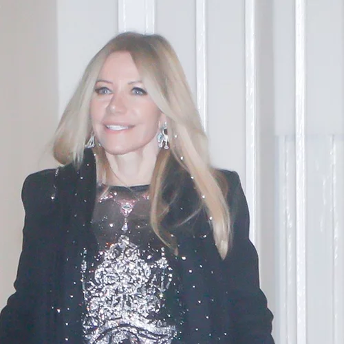 Μαριάννα Λάτση | Με mini glam φόρεμα σε κοσμικό gala και γοητευτικό συνοδό στο πλευρό της