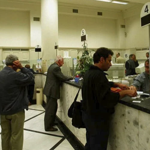 Το φρένο στις τραπεζικές προμήθειες και στα ασφάλιστρα