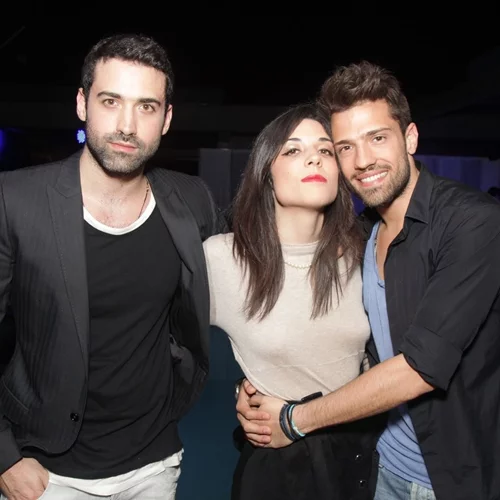 Πριν 39 χρόνια γεννήθηκαν στην Ελλάδα τα πρώτα τρίδυμα από εξωσωματική- Ο Κωνσταντίνος Αργυρός και τα αδέλφια του!