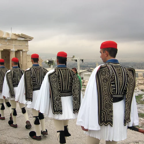 25η Μαρτίου | Δέος και συγκίνηση στην έπαρση της σημαίας στον Ιερό Βράχο της Ακρόπολης [εικόνες - βίντεο]