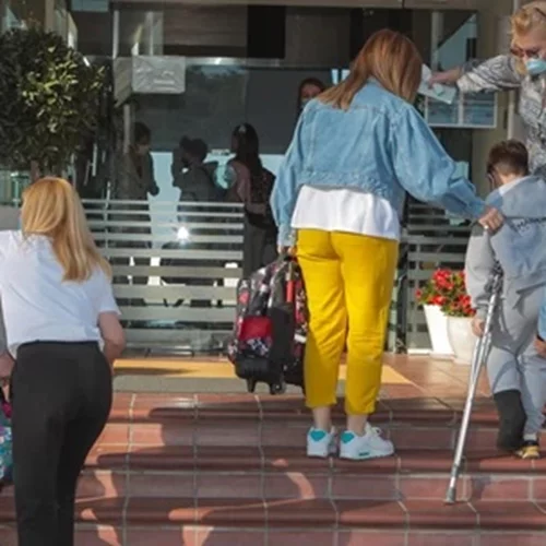 Φοβίζει η οξεία ηπατίτιδα στα παιδιά: Έγινε μεταμόσχευση στο 10% όσων νόσησαν - Τα τρία κύρια συμπτώματα