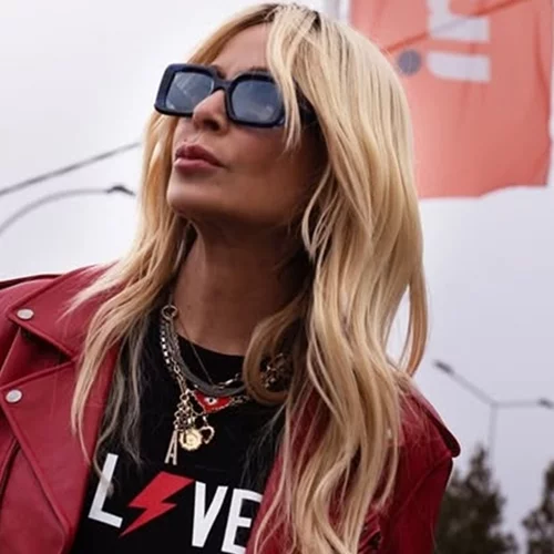 Πιο νέα από ποτέ η Άννα Βίσση | Η hot τάση που υιοθέτησε στα μαλλιά της