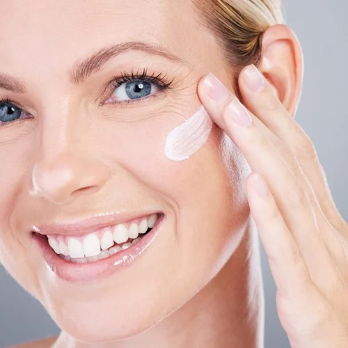 Greeks know best | Οι καλύτερες ελληνικές κρέμες προσώπου για γυναίκες άνω των 50 ετών