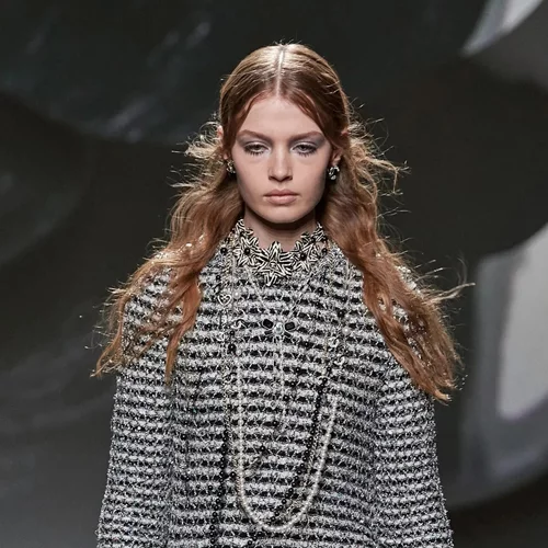 Beauty Editor's picks | 5 serum mascara για ονειρεμένα μακριές και δυνατές βλεφαρίδες