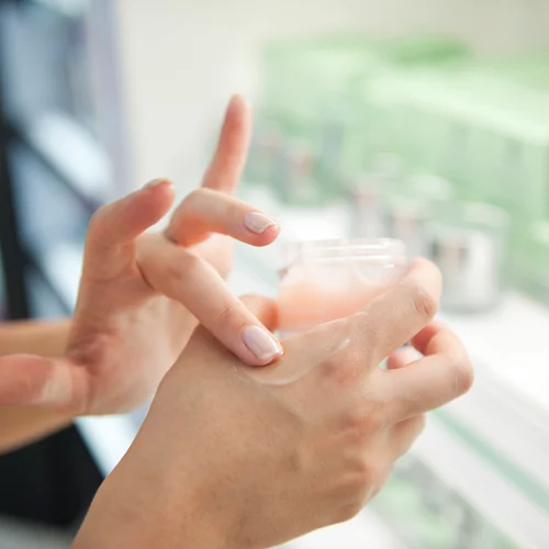 Πότε λήγουν τα καλλυντικά μου; Ένας γρήγορος οδηγός για να ξέρεις πότε να πετάξεις τι