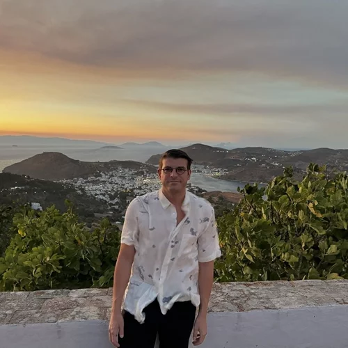 Φίλιππος Τσαγκρίδης | Αγκαλιά με την Katherine Εμπειρίκου στη Μύκονο